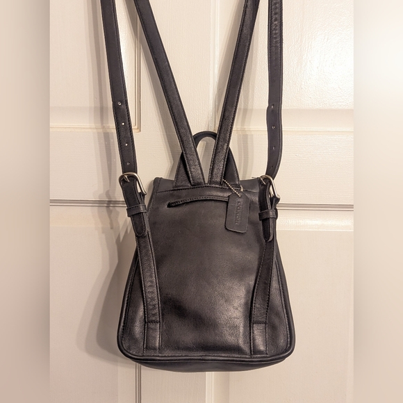 COACH Vintage Black Smooth Leather Drawstring Turnlock Small Backpack #9960 - Picture 4 of 13